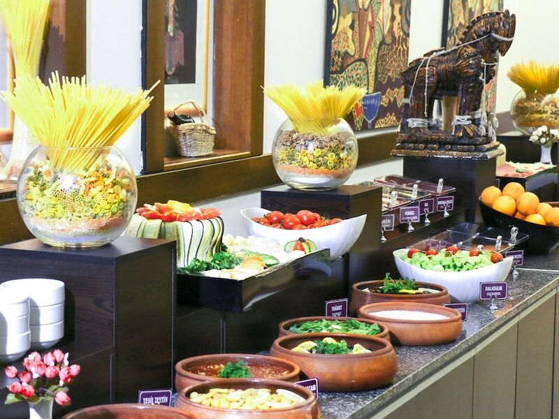 Çanak Hotel