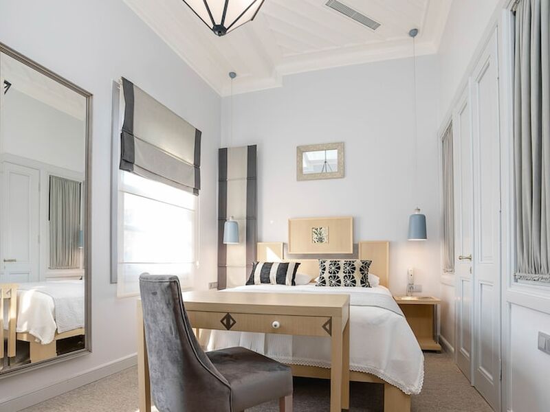 Delight Deluxe Hotel
