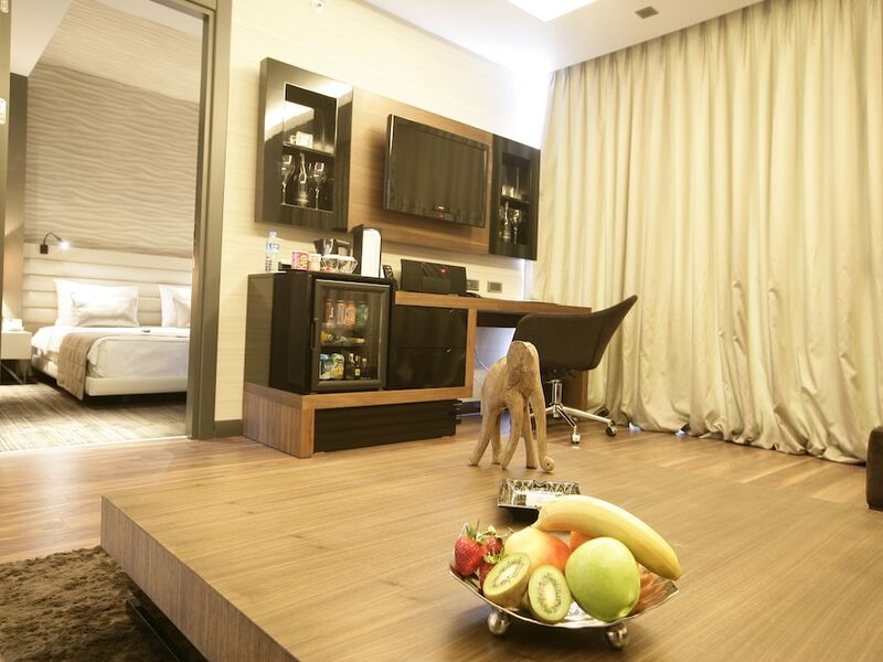 RYS Hotel & Restaurant