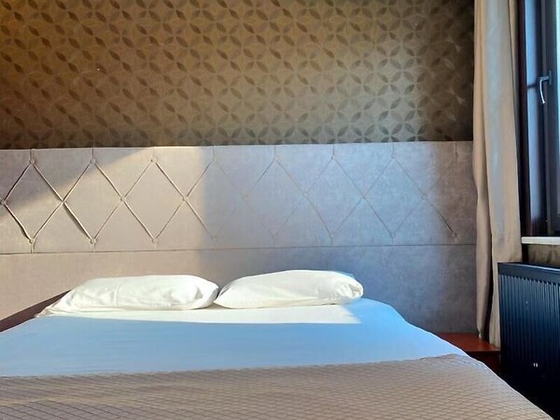 Gold City Hotel