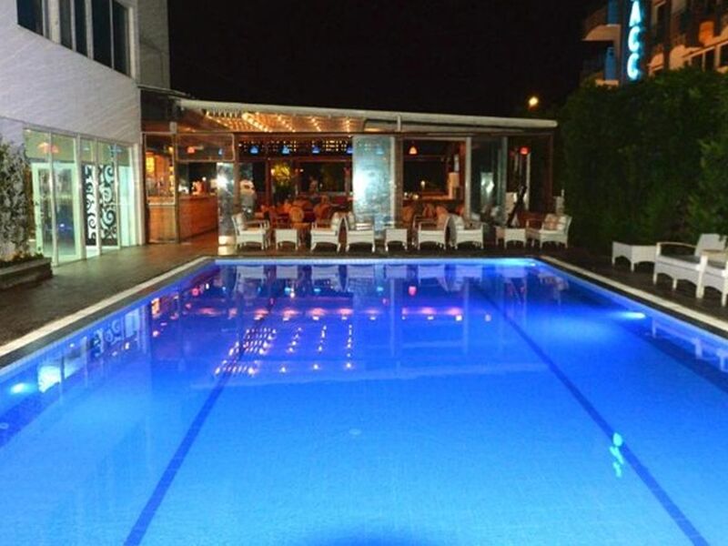 Kristal Beach Hotel