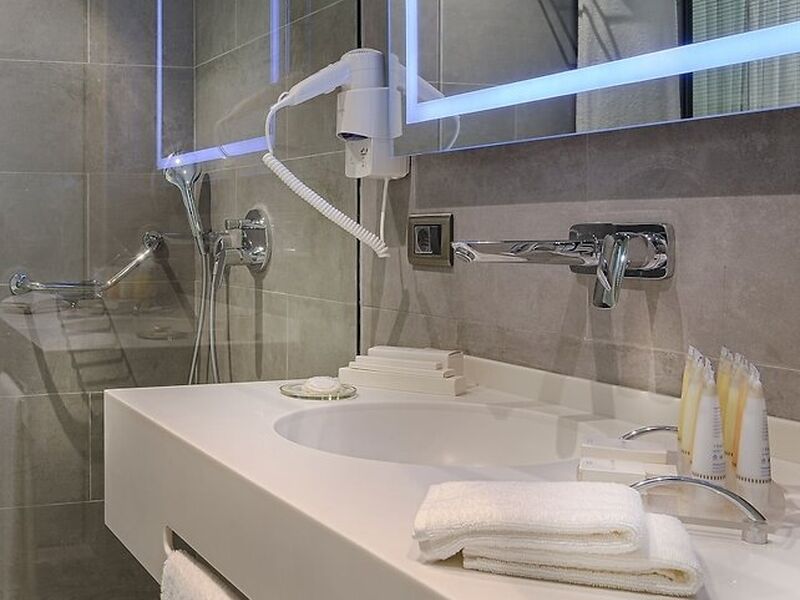 Tav Airport Hotel Izmir