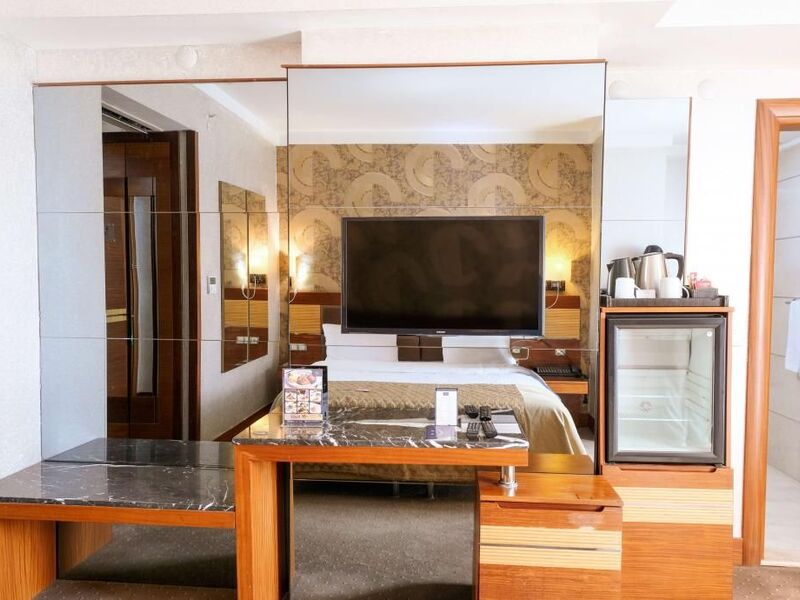 Armis Hotel