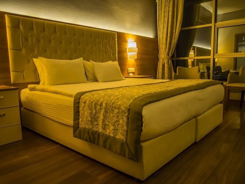 Parion Hotel