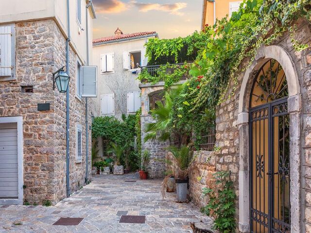 İzmir Hareketli Budva