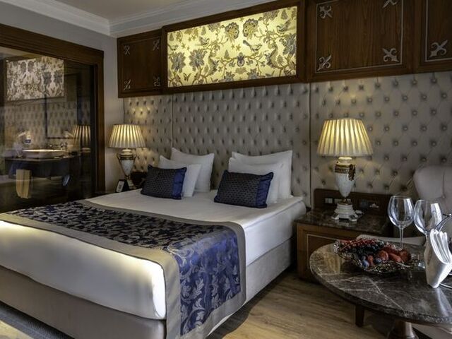 Kıbrıs Turu 5*LORD`S PALACE HOTEL (3 Gün 2 Gece)